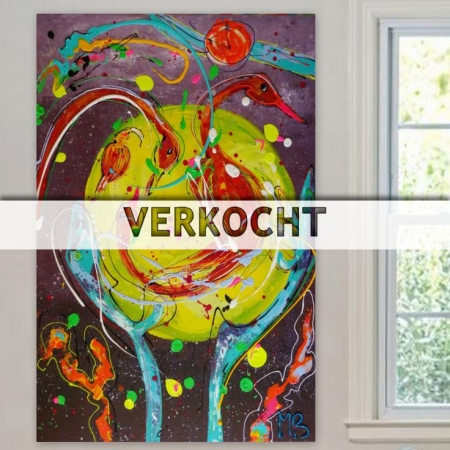 in opdracht vervaardigd verticaal langwerpig abstract vogelschilderij met veel dynamiek en contrast door het gebruik van dikke lijnen en veel lagen verf met de kleuren oranje, paars en turquoise